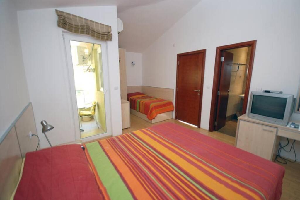 Bmv Room For 2-3 With Greenery View Sveti Stefan Exterior photo